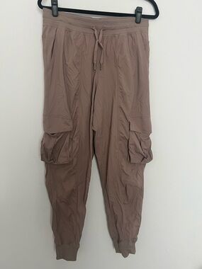 Lululemon Dance Studio Relaxed-Fit Mid-Rise Cargo Jogger Size M in Taupetastic